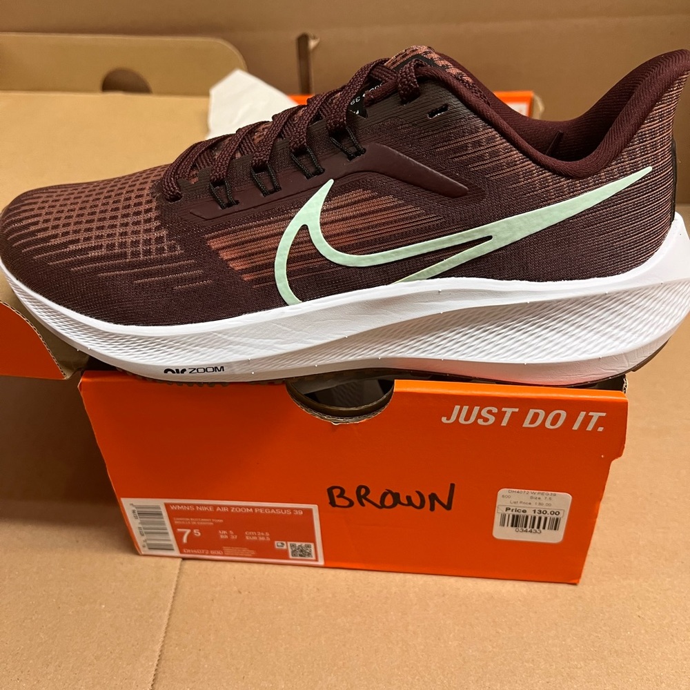 WMNS Nike Air Zoom PEGASUS 39.brown size 7.5